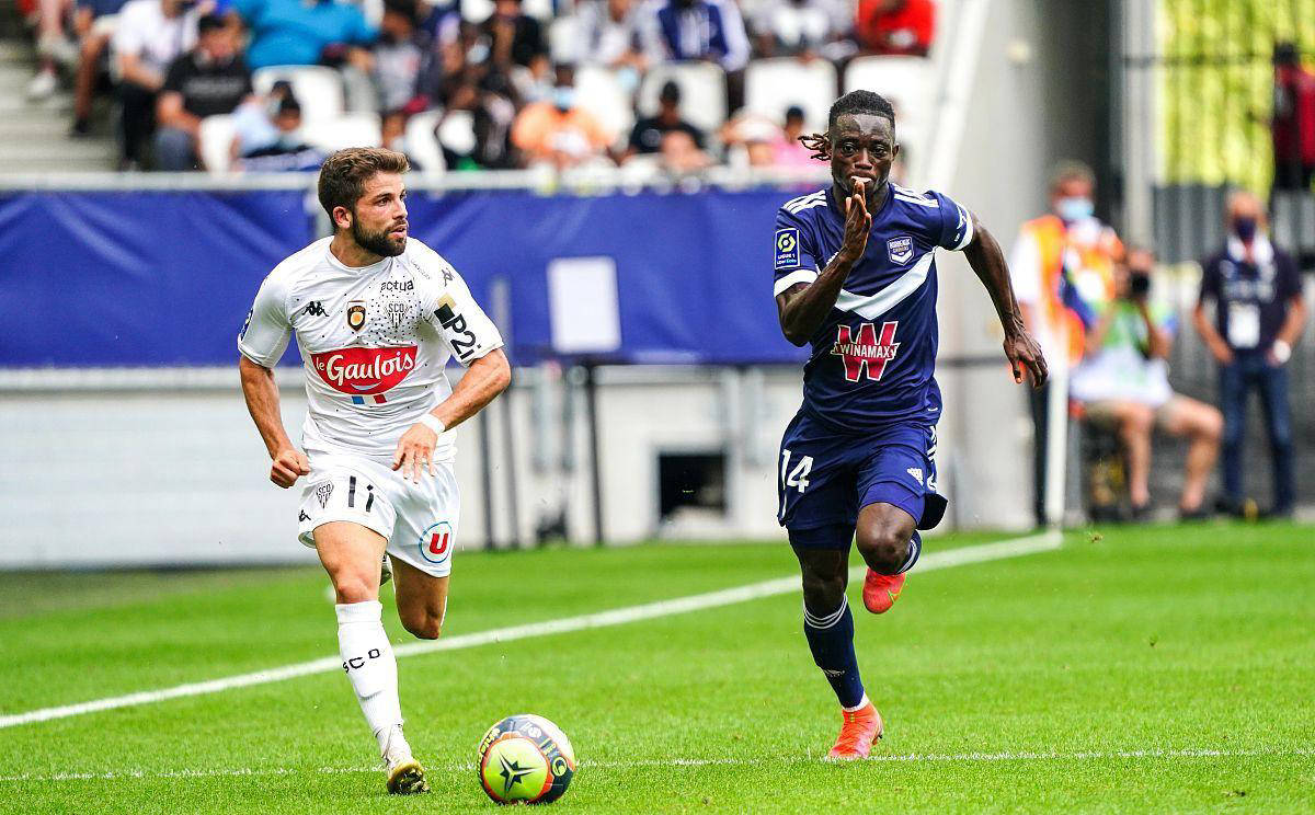 拜仁慕尼黑强势进攻轻松击溃对手勒沃库森的防线